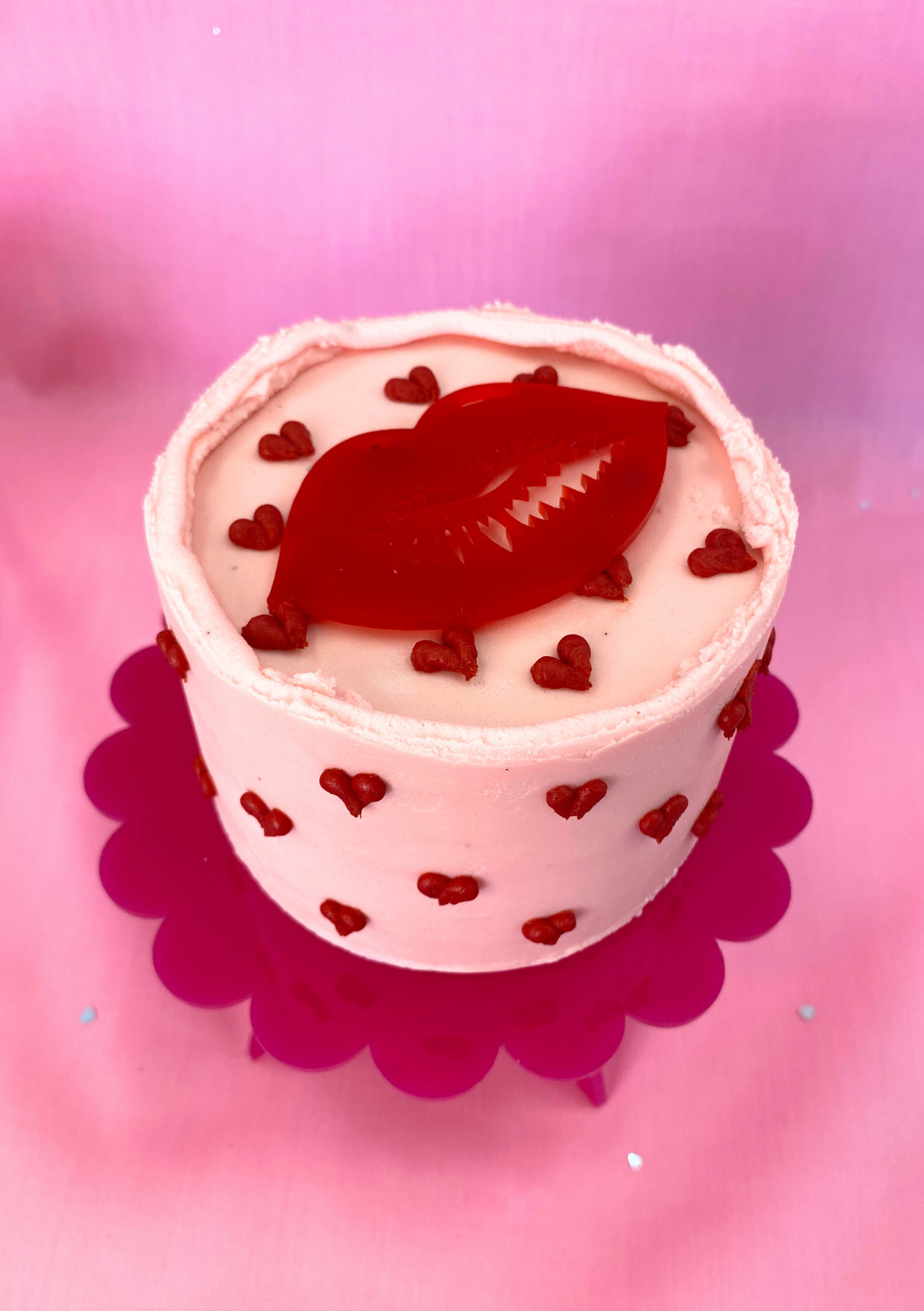 Juicy Lips Cake Charm