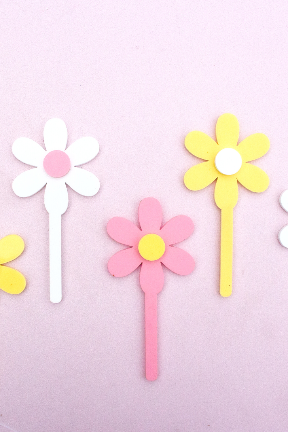 Pretty Daisy Cupcake Toppers