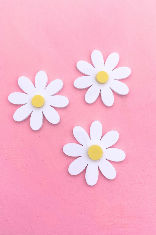 Daisy theme cake or cupcake charms